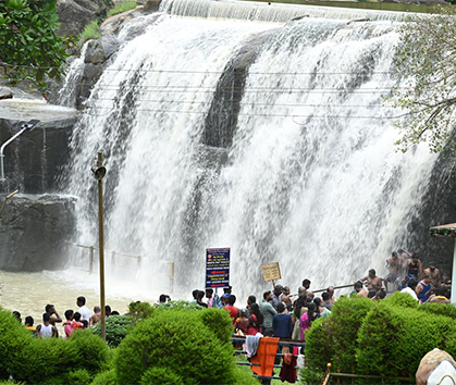 Thirparappu Waterfalls